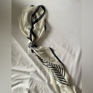 Reitmans 1 Size White and Black Striped Scarf